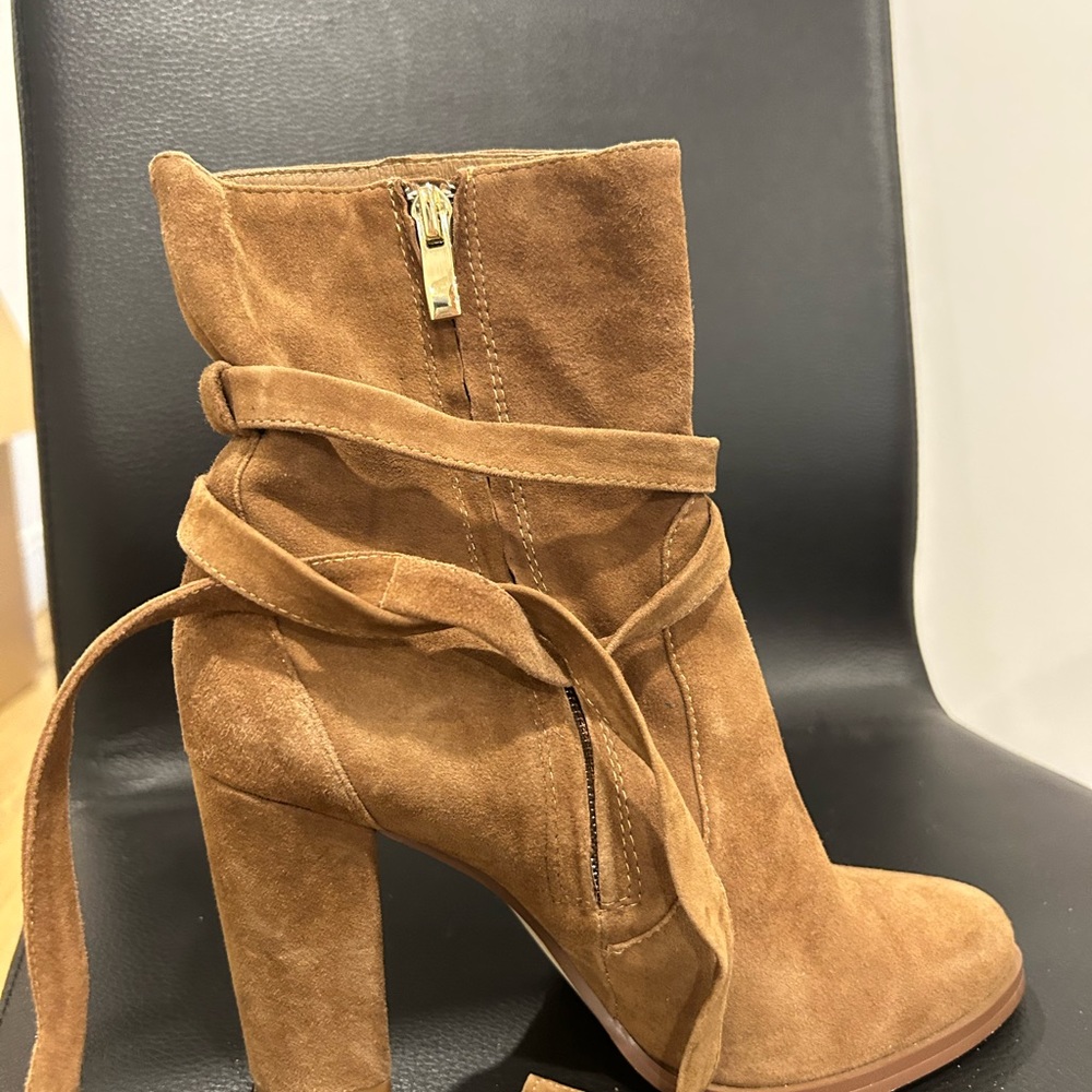 Worn once, beautiful brown suede David Lawrence heeled boots